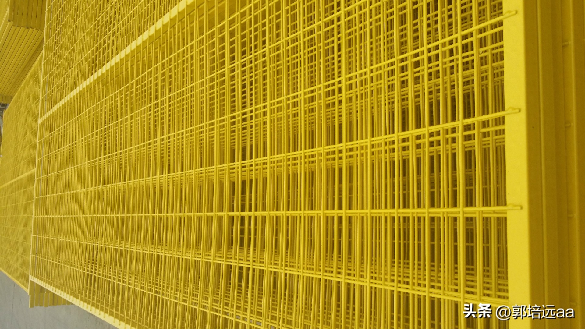 钢结构混凝土楼顶_钢结构楼板混凝土浇筑_钢结构屋顶浇筑混凝土