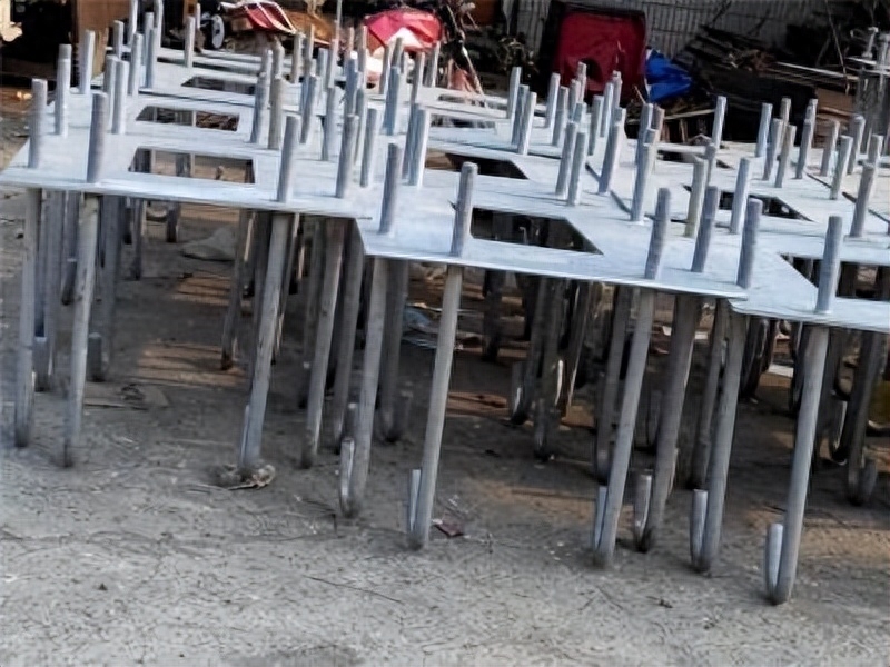 钢结构地脚螺栓安装_钢结构地脚螺栓定位_螺栓钢脚结构安装地面要求