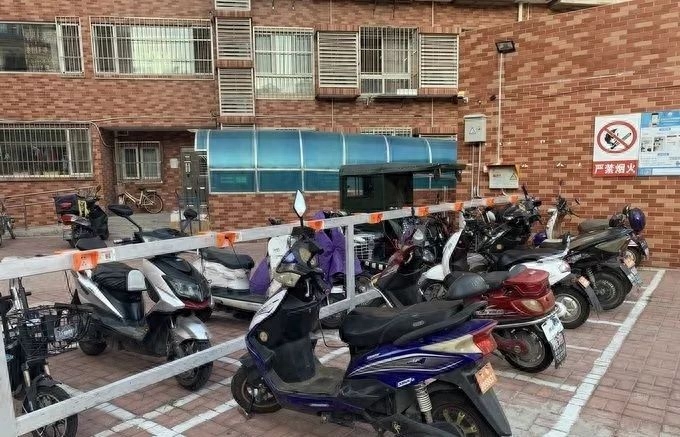 钢结构自行车棚施工图_钢构车棚施工方案_钢结构车棚施工流程