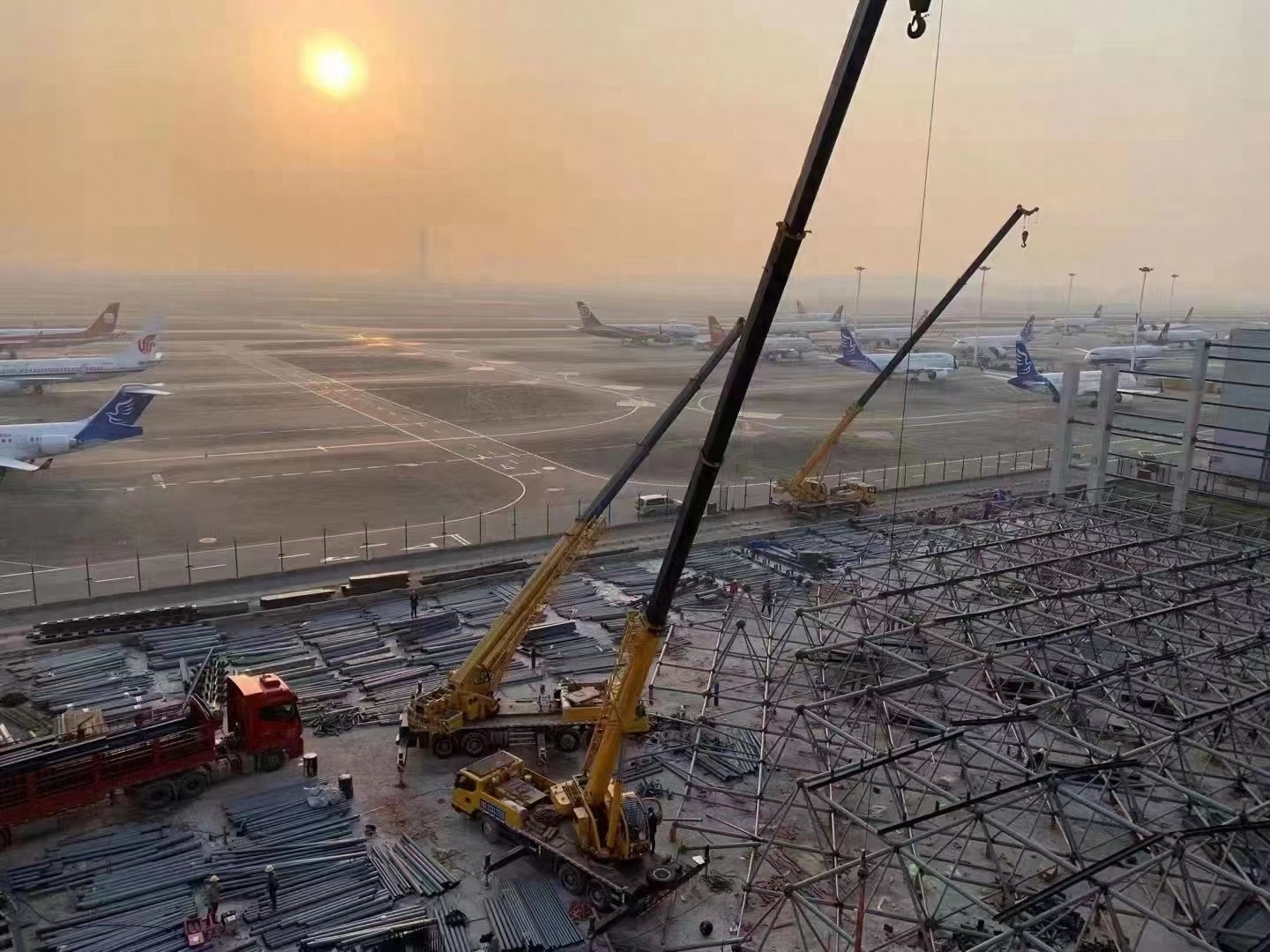 屋面钢结构图集_屋面钢结构施工方案_屋面钢梁结构示意图