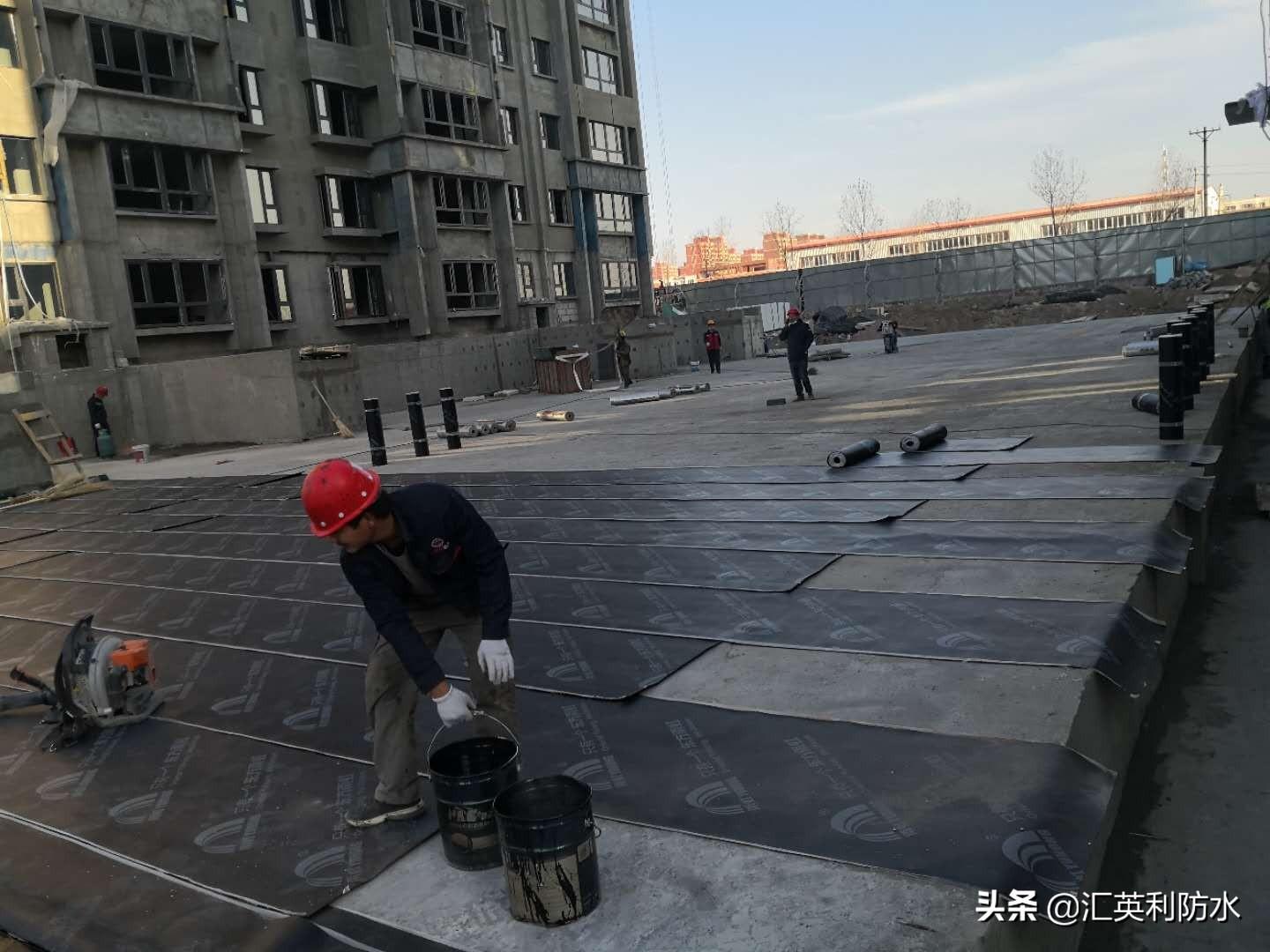 钢结构屋面防水施工方案_屋面刚性防水套管图集_屋面刚性防水施工工艺