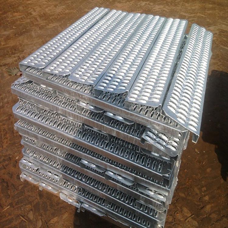 钢板鱼鳞结构图片_鱼鳞纹钢板_钢结构鱼鳞板